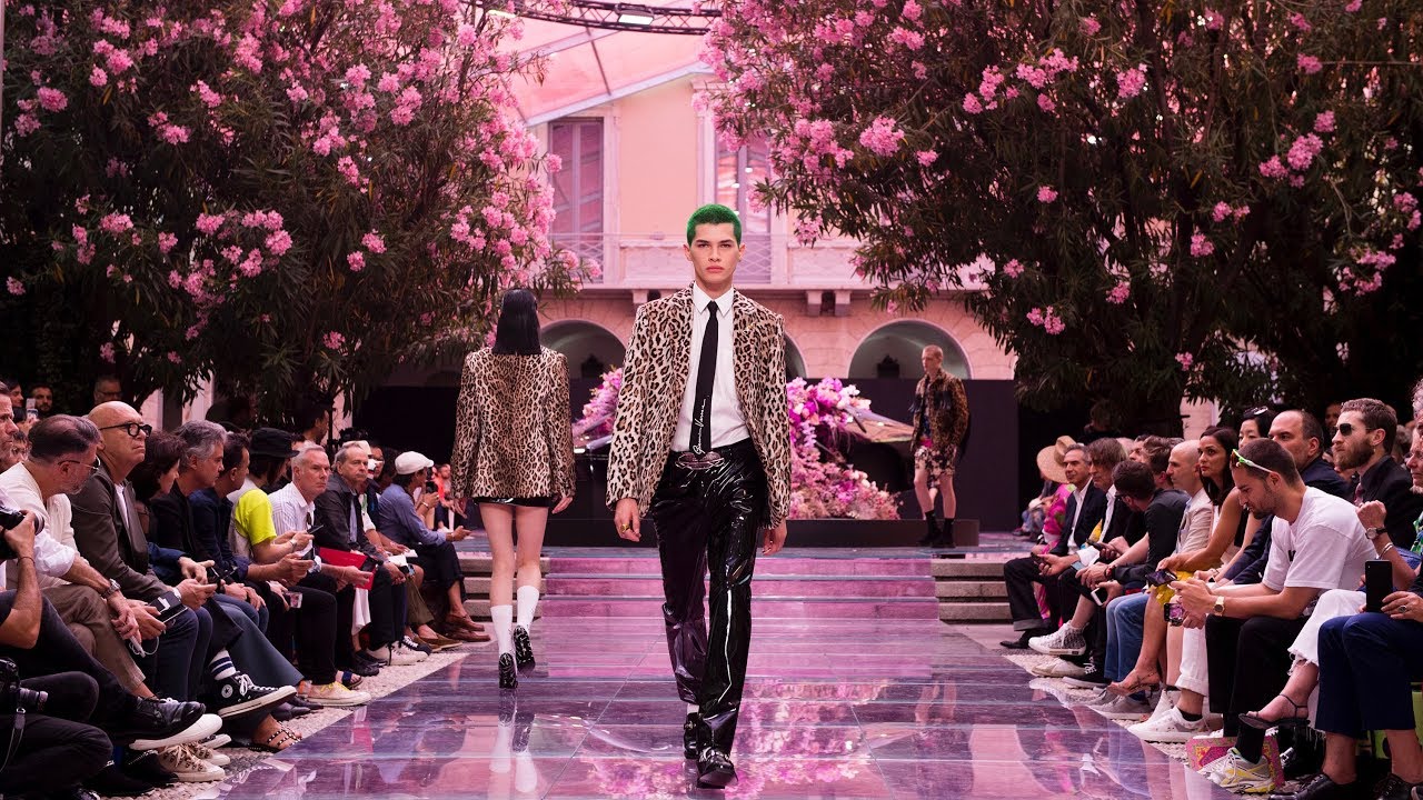 image 0 Versace Men's Spring-Summer 2020 | Fashion Show